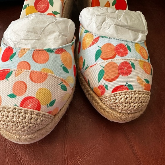 ✨ NIB Cole Haan Citrus Fruit Espadrille Wedge Sandals – Oxford Blue, Size 10.5B - Picture 3 of 11